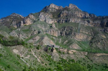 Kabardino-Balkaria 'nın Elbrus bölgesinde güzel bir dağ manzarasının panoraması