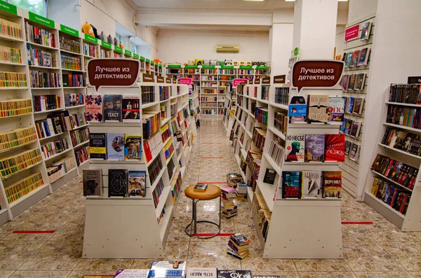 Russland Kabardino Balkaria Mai 2021 Buchhandlung Regale Mit Büchern Zum — Stockfoto