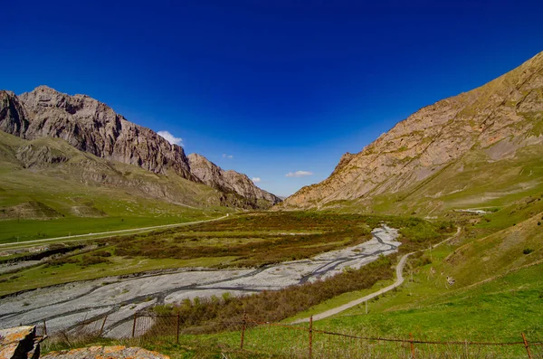 美しい山の風景のパノラマ — ストック写真
