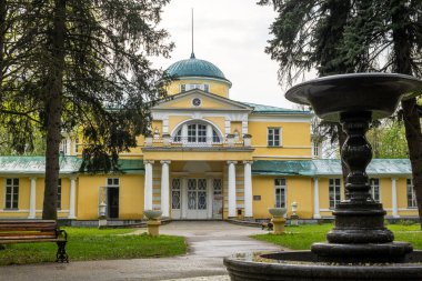 Stroganov ailesinin malikanesi. Saray.