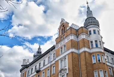 Moskova 'nın merkezinde dekoratif kuleleri olan güzel bir bina.