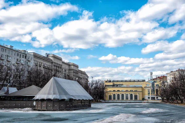 モスクワの中心部にあるChistyle Prudi池 ストック画像