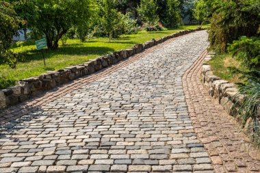 Meşhur Novospassky manastırı asfaltlı yolu