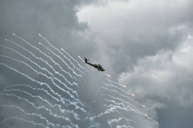 MAKS 2021 Uluslararası Havacılık ve Uzay Salonu. Mi-28 helikopter uçuşu