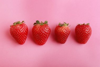Çilek minimumda stil pembe arka plan