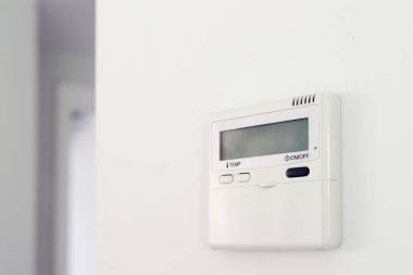 Duvara monte edilmiş klimalar için dijital termostat