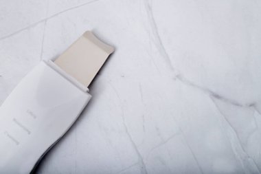 Mermer üzerinde yüz güzelliği makinesi