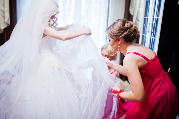 Koszorúslány ruha esküvői ruha a menyasszony — Stock Fotó