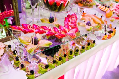 Yiyecek ve içecek ile çeşitli pembe li muhteşem düğün