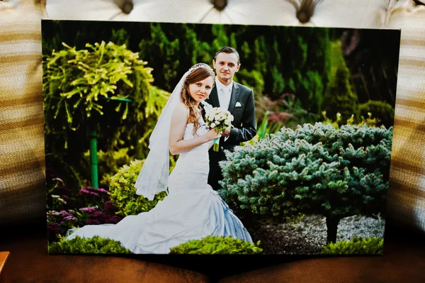 Big picture on canvas of wedding couple — Stock Photo, Image