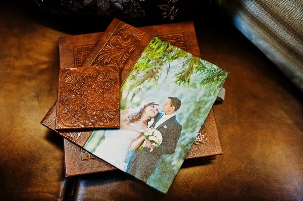 Brown leather wedding book and album — Stock Photo, Image