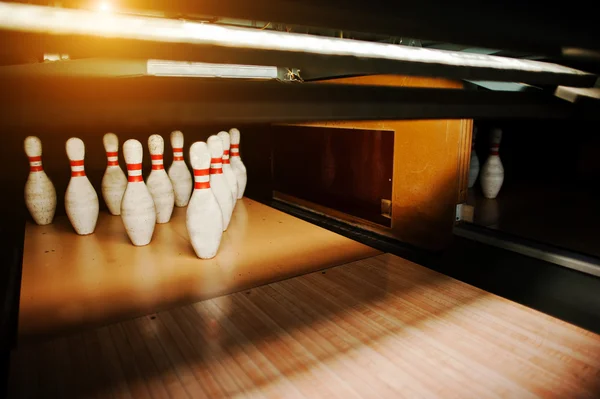 Ten white pins in a bowling alley lane — Stock Photo, Image