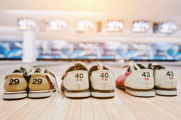 Tre paia di scarpe da bowling — Foto Stock