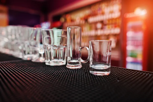 Conjunto de vasos de copa de colección para bebidas de bar — Foto de Stock
