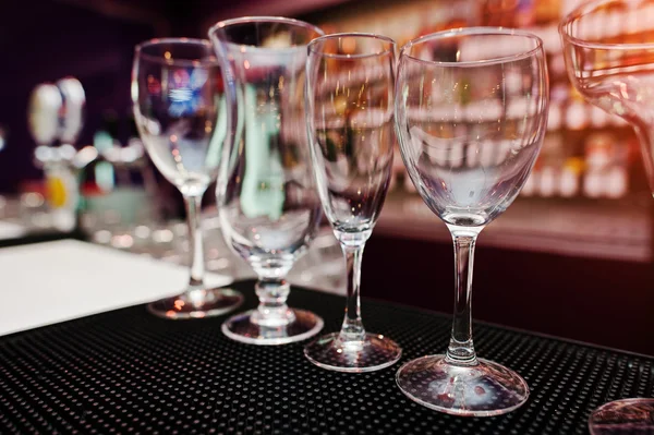 Conjunto de vasos de copa de colección para bebidas de bar — Foto de Stock