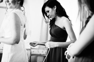 Nedime yay kayış arka tarafındaki bir gelinlik