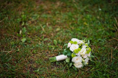 Düğün buketi Islak çimen