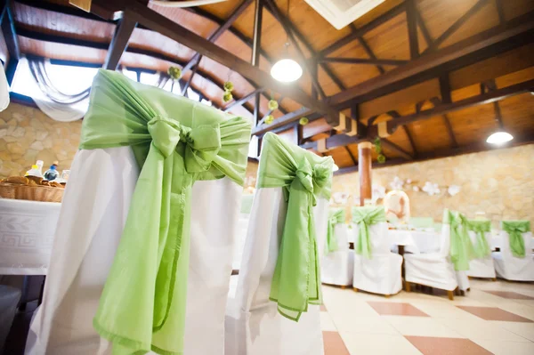 Wedding decor green bow at chair — Stock Photo, Image