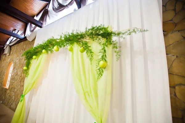 Arco de casamento com maçã verde — Fotografia de Stock