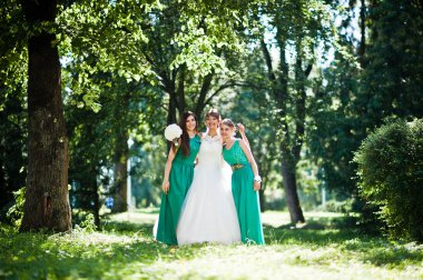 Güneş park üzerinde yarattığı nedime ile muhteşem gelin