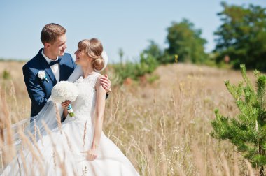 Çaresiz kulakları Çifte düğün