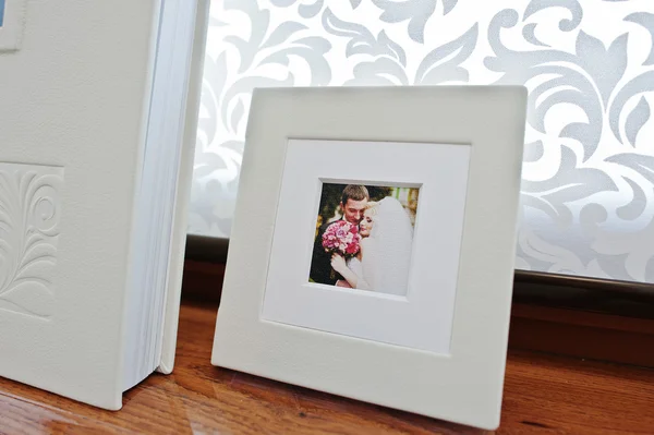 White luxury leather wedding book and album  with cd or flash bo — Stock Photo, Image