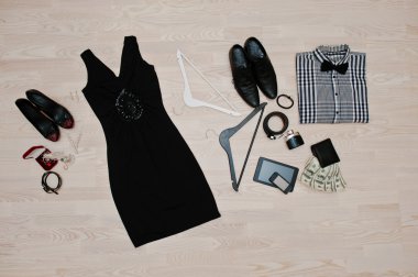 Trendy kıyafetler kümesi. Erkek ve kadın giysi ve acces kıyafeti