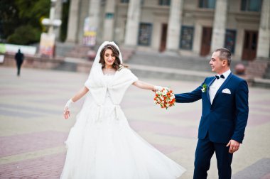 Evlilik çift merkezi kare artalan tiyatro ile yürümek