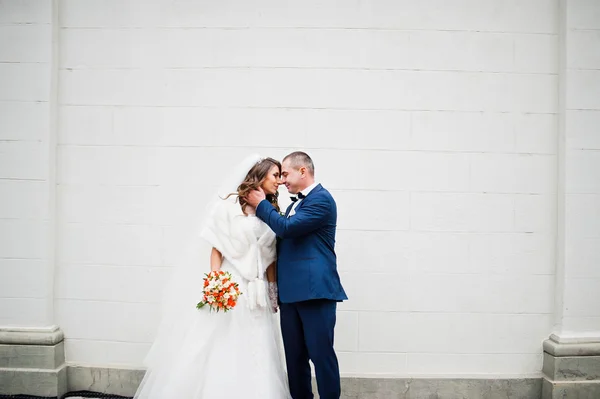 Wedding couple background white big wall — Stock Photo, Image