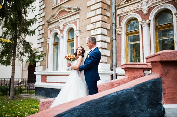 Düğün kaç aşk bacground eski tuğla ev içinde