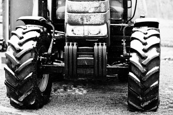 Wheels of new tractor in snowy weather — Stock Photo, Image