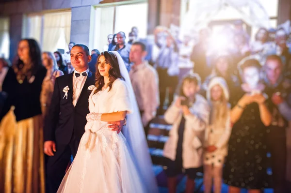 Wedding couple outdoor in evening with guests looking fire show — Stock Photo, Image