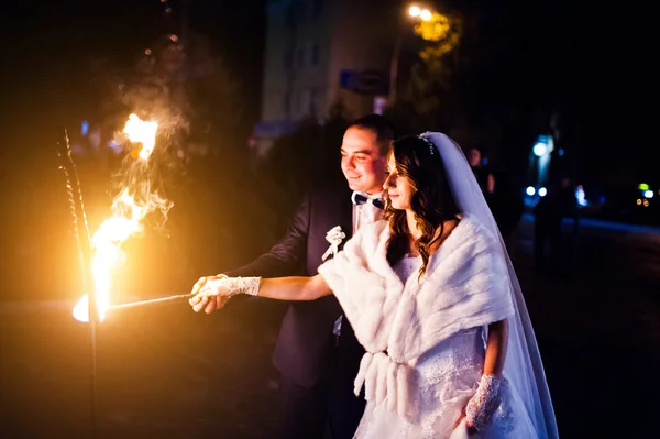 Casamento casal luz fogo coração do amor — Fotografia de Stock