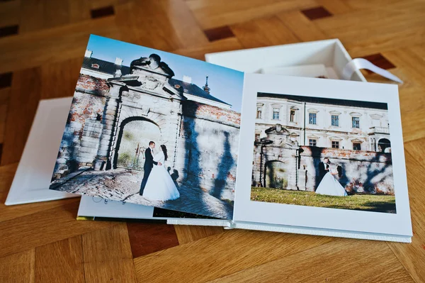 White leather wedding book or wedding album on wooden background — Stock Photo, Image