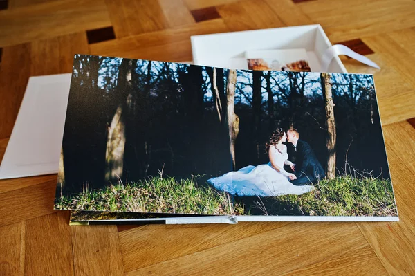 White leather wedding book or wedding album on wooden background — Stock Photo, Image