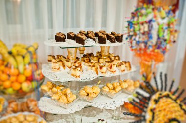 Düğün Resepsiyon Masa tatlı şeker ve meyve