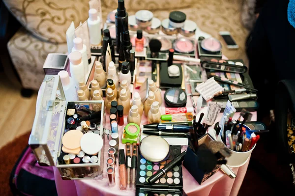 Set of brusheslipsticks, maskara and eye shadows. Cosmetics on t — Stock Photo, Image