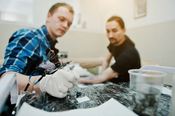 Tattoo master shall paint for tattoo — Stock Photo, Image