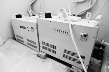 Elektrik voltaj kontrol sabitleyici, ups