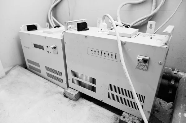 Elektrik voltaj kontrol sabitleyici, ups