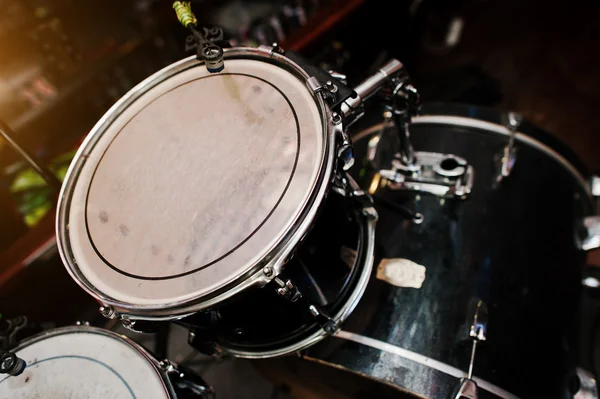 ドラムセットとドラムのスティック — ストック写真