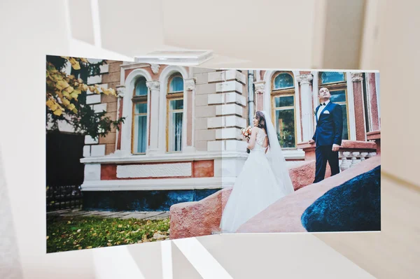 Dvojstrany svatební fotoknihy s Svatební pár — Stock fotografie