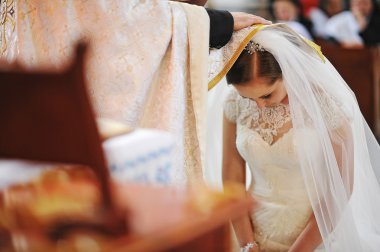 Rahip koyar bereket gelinin el