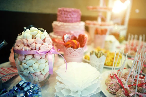 Bar de doces na recepção do casamento — Fotografia de Stock