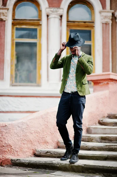 녹색 벨벳 j에 흑인 아프리카 계 미국인 남자의 패션 초상화 — 스톡 사진