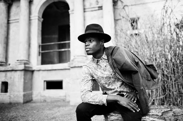 Mode Porträtt av svart afrikansk amerikansk man på grön sammet j — Stockfoto