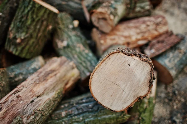 Una pila de madera picada, madera aserrada —  Fotos de Stock