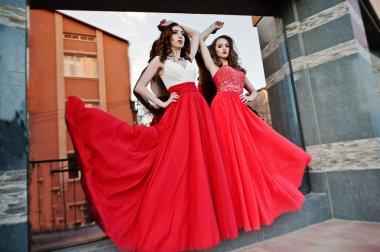 Hava SE'de kırmızı akşam üfleme adlı iki moda Kız Giydir