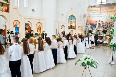 Lviv, Ukrayna - 8 Mayıs 2016: İlk Komünyon töreni ben