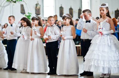 Lviv, Ukrayna - 8 Mayıs 2016: İlk Komünyon töreni ben